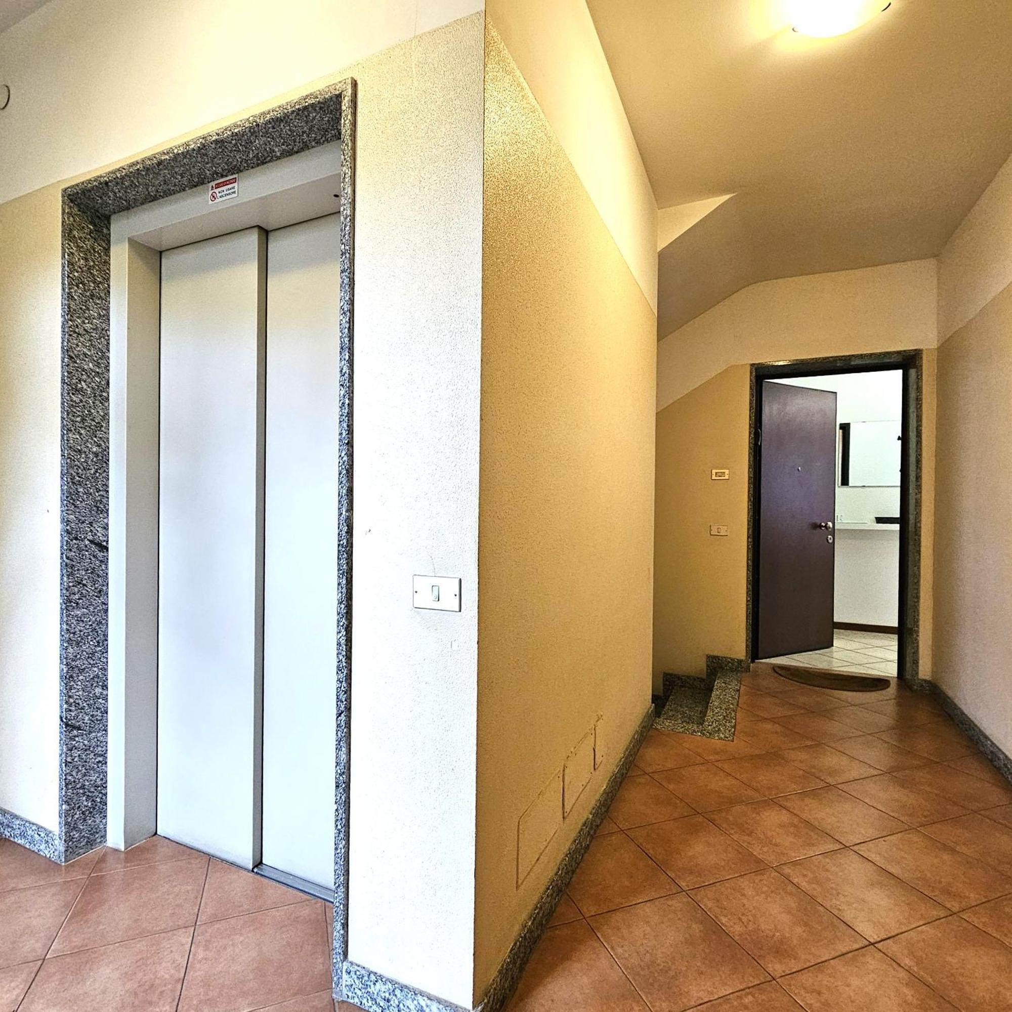 Appartamento Moderno Γκαλλαράτε Εξωτερικό φωτογραφία